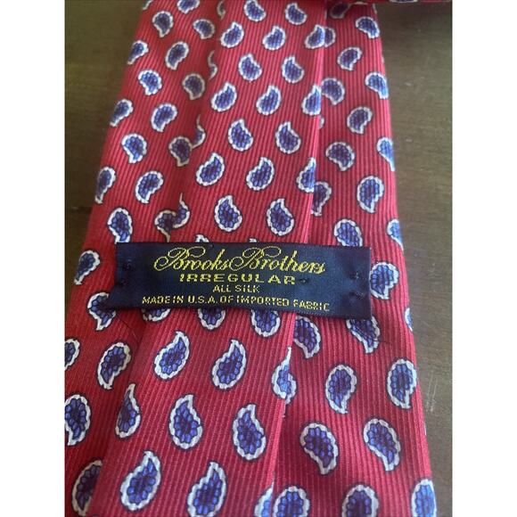 Brooks Brothers All Silk Mens Neck tie‎ Red Blue Paisley Irregular - Picture 4 of 4